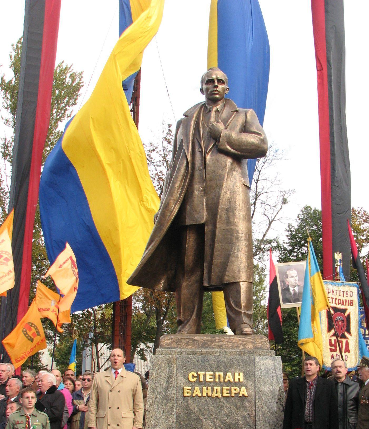 Le monument de Bandera &agrave; Lvov. (wikimapia.org)